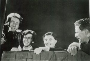 Compagnie Yves Joly. De gauche à droite, Yves Joly, Dominique Gimet, Hélène Joly, Georges Tournaire.