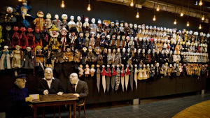 Le mur de marionnettes, par la compagnie Emilie Valantin -- Copyright Jean-Louis Fernandez