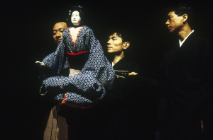 L'Art du bunraku, stage dirigé par le Maître Yoshida Minotaro, 1995 © Institut International de la Marionnette, photo : Brigitte Pougeoise